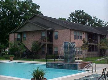 Swimming pool at Forest Creek Apartments in Houston, TX